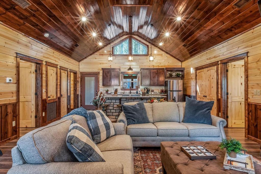 Large Luxury 2Br Cabin W Hot Tub Double Trouble Was Designed For Fun Comfort And Memories Minutes From Buzzling Hochatown And Beautiful Beaver Bend State Park بروكن بو المظهر الخارجي الصورة