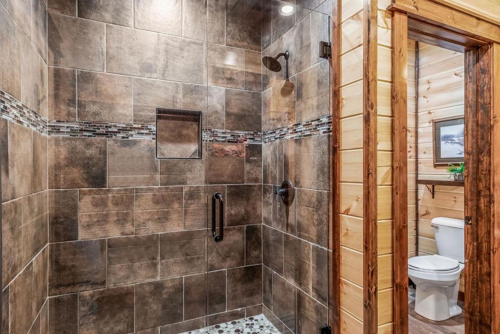 Large Luxury 2Br Cabin W Hot Tub Double Trouble Was Designed For Fun Comfort And Memories Minutes From Buzzling Hochatown And Beautiful Beaver Bend State Park بروكن بو المظهر الخارجي الصورة