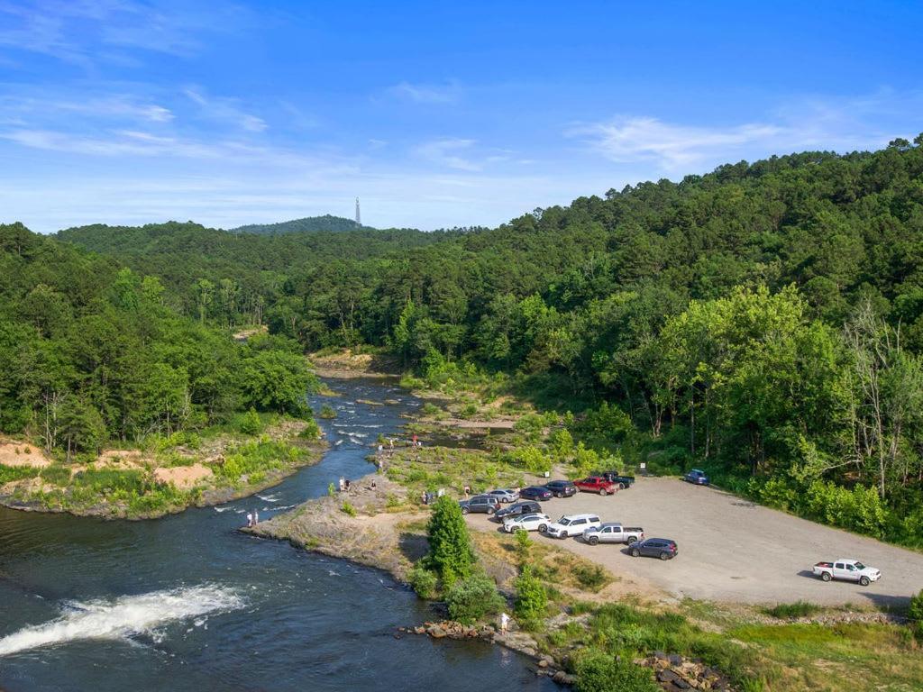 Large Luxury 2Br Cabin W Hot Tub Double Trouble Was Designed For Fun Comfort And Memories Minutes From Buzzling Hochatown And Beautiful Beaver Bend State Park بروكن بو المظهر الخارجي الصورة
