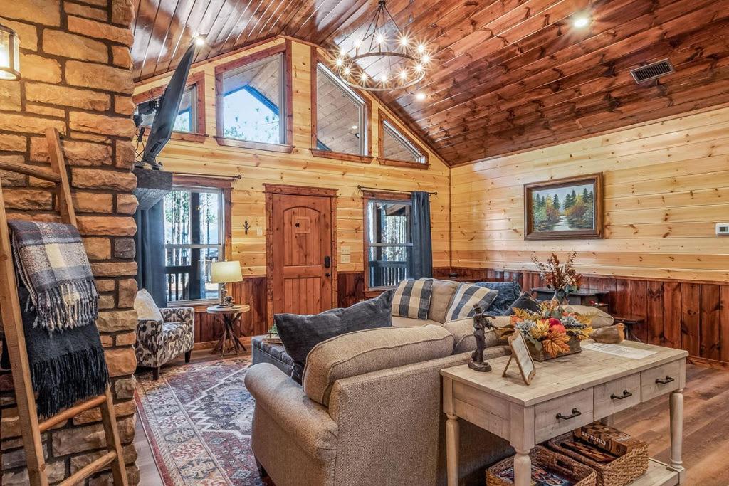 Large Luxury 2Br Cabin W Hot Tub Double Trouble Was Designed For Fun Comfort And Memories Minutes From Buzzling Hochatown And Beautiful Beaver Bend State Park بروكن بو المظهر الخارجي الصورة