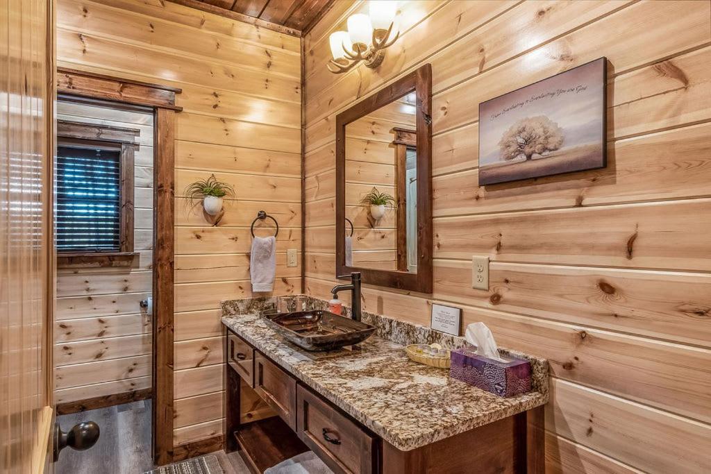 Large Luxury 2Br Cabin W Hot Tub Double Trouble Was Designed For Fun Comfort And Memories Minutes From Buzzling Hochatown And Beautiful Beaver Bend State Park بروكن بو المظهر الخارجي الصورة