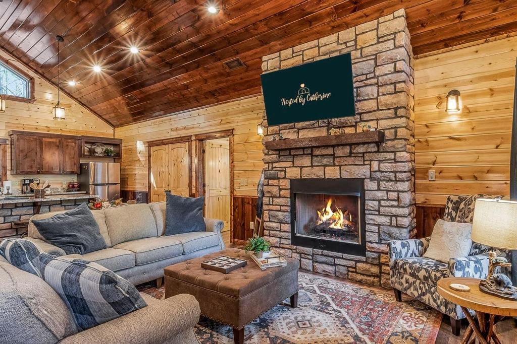 Large Luxury 2Br Cabin W Hot Tub Double Trouble Was Designed For Fun Comfort And Memories Minutes From Buzzling Hochatown And Beautiful Beaver Bend State Park بروكن بو المظهر الخارجي الصورة